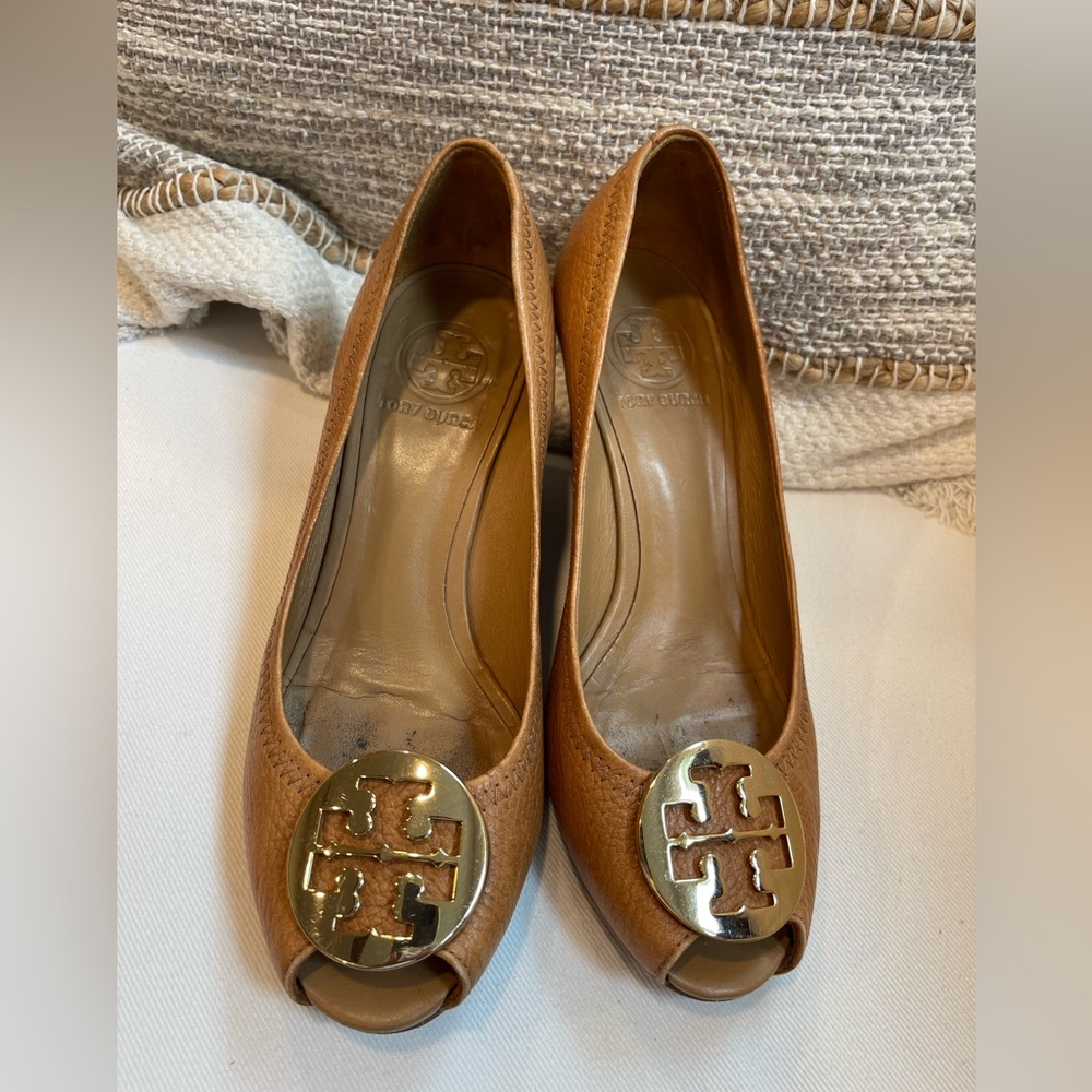 Tory Burch Sally Wedge size 7